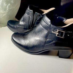 Naturalizer black booties motorcycle style